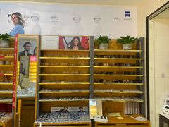 -优医视平价眼镜蔡司依视路折扣工厂店(十里堡店)