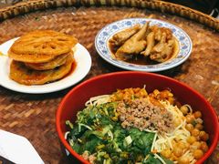 成都担担面-爆炸头阿姨小四川正宗川味小吃(无任何分店)