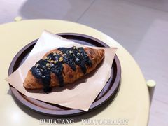 黑芝麻可颂-Oasis coffee燕谷咖啡(公信店)