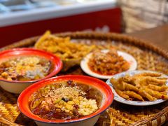 -爆炸头阿姨小四川正宗川味小吃(无任何分店)
