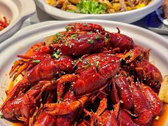 -肥小宝·金牌油焖大虾(襄阳龙虾地标店)