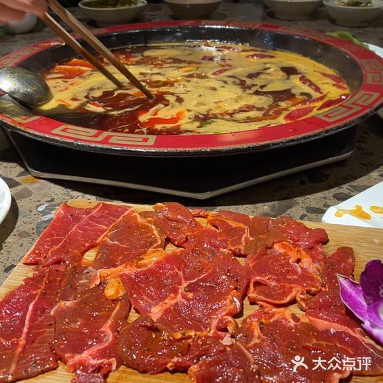 重庆壹鼎红鲜货火锅(白鹤小区店)