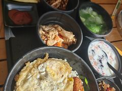 -腾冲洞山温泉村
