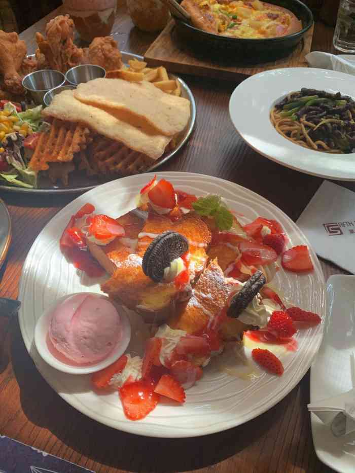 第五街西餐厅(工农路店)-"「第五街披萨」披萨烤的火候刚好 芝士超多.