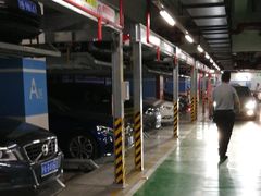 -徐汇日月光地下停车场