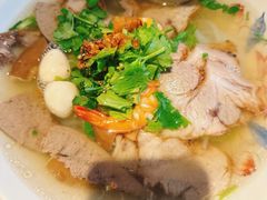 -大头虾越式风味餐厅(光明广场店)