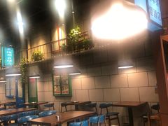 用餐区-超越炭火牛蛙火锅鸡(河东店)