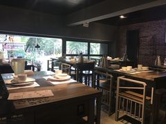 靠窗位-龙巢盱眙龙虾·牛蛙·烧烤宵夜(八卦岭店)