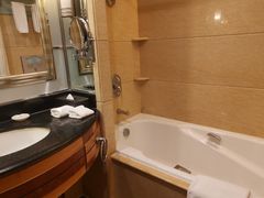 -武汉五月花大酒店(武昌火车站中南路地铁站店)