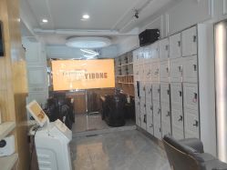 -一東造型烫发染发