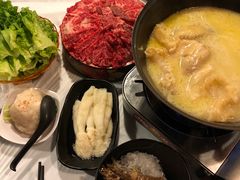 -鲜入围煮花胶鸡海鲜火锅