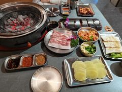 -围炉肉舍•炭烤活鳗•丹东海鲜烤肉(步行街店)