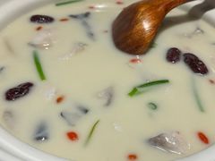 鱼钩鱼炖汤-老阿爸鲜鱼土菜(昆山花桥店)