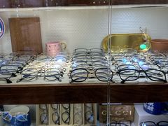 -三叶眼镜城批发市场(上海火车站店)