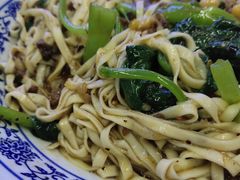 -渝之汇牛肉豌杂面
