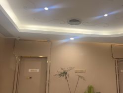 -斐研美医疗美容·眼周抗衰中心