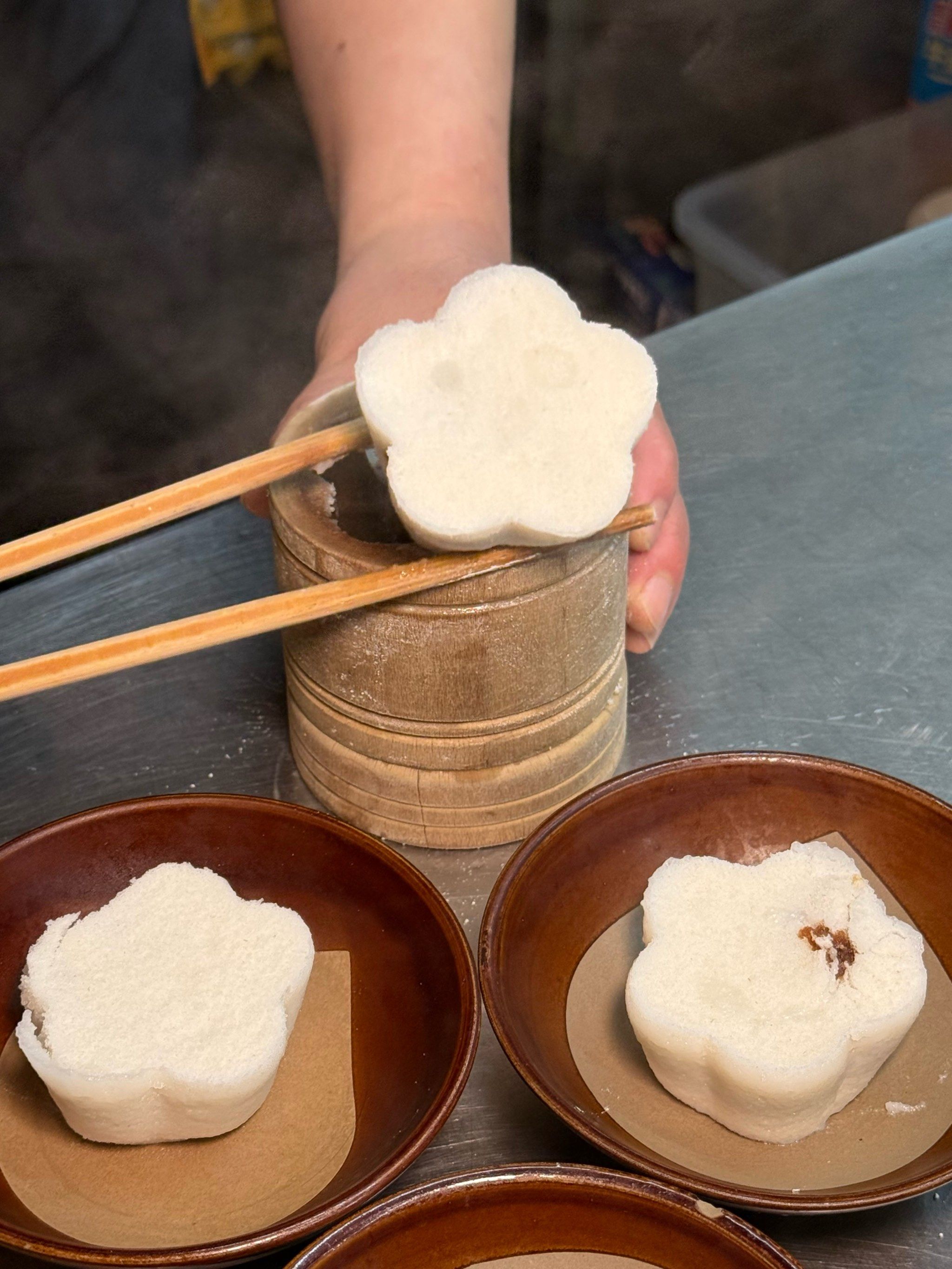 吃到了小时候的冲冲糕!居民楼下小碗菜火锅!
