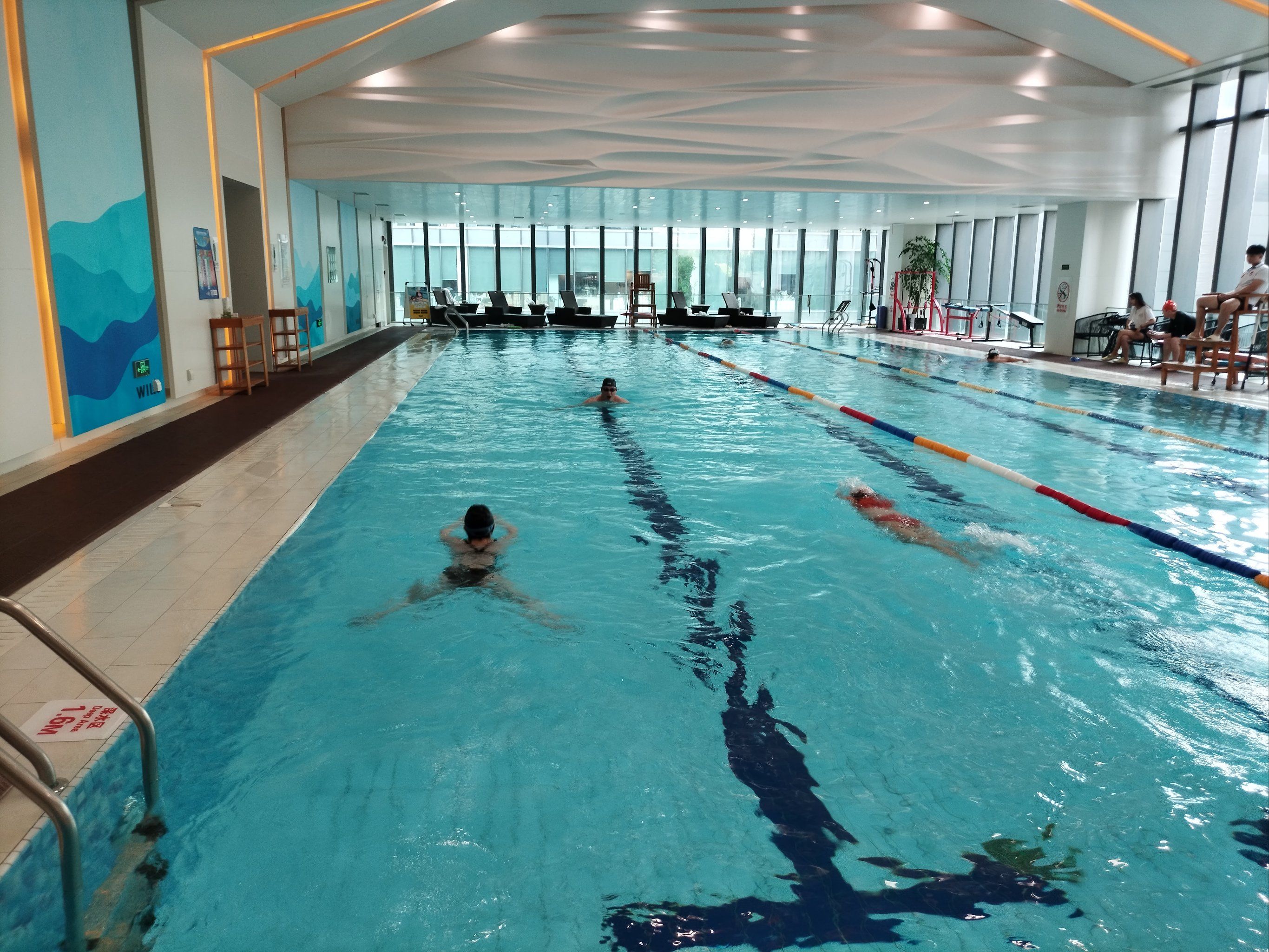 生命在于运动健康在于行动宝藏游泳馆,救