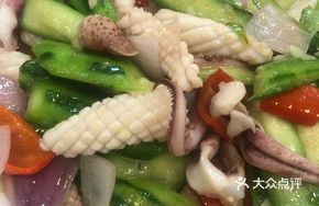 Squid Stir-Fried with Loofah