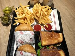 -The Habit Burger Grill 哈比特汉堡(复兴soho店)