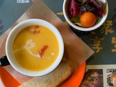 跟餐蟹籽南瓜忌廉汤-绿茵阁牛扒餐厅(客村店)