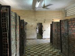 -吐斯廉屠杀博物馆