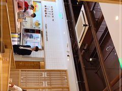 面包甜点陈列柜-泰煌鸡·上海白斩鸡·鸡汤面(万航店)