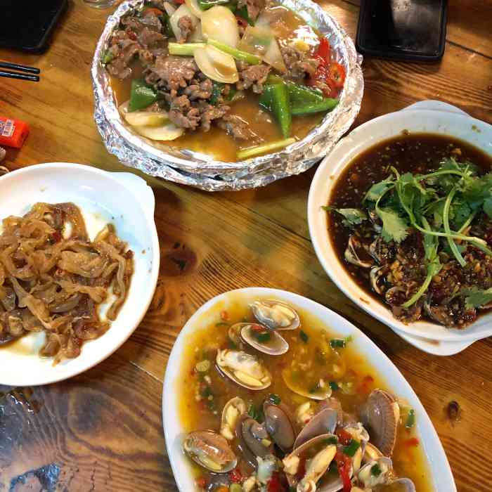 老牛烧烤啤酒广场-"大半夜被朋友接过来吃宵夜,都不知道小区背.