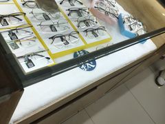 -视野联行眼镜·蔡司授权店(长白万象汇店)