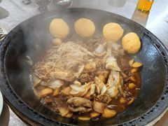 -粘豆包柴火铁锅炖