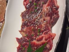 -山川小町·极番烧肉(新地假日广场店)