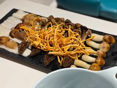 野生菌拼盘-小街猪手(团结湖店)