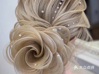 艺术发型作品欣赏，头发采用定型产品展现的效果