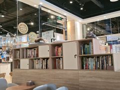 -藏猫猫咖啡主题馆(中央大道店)