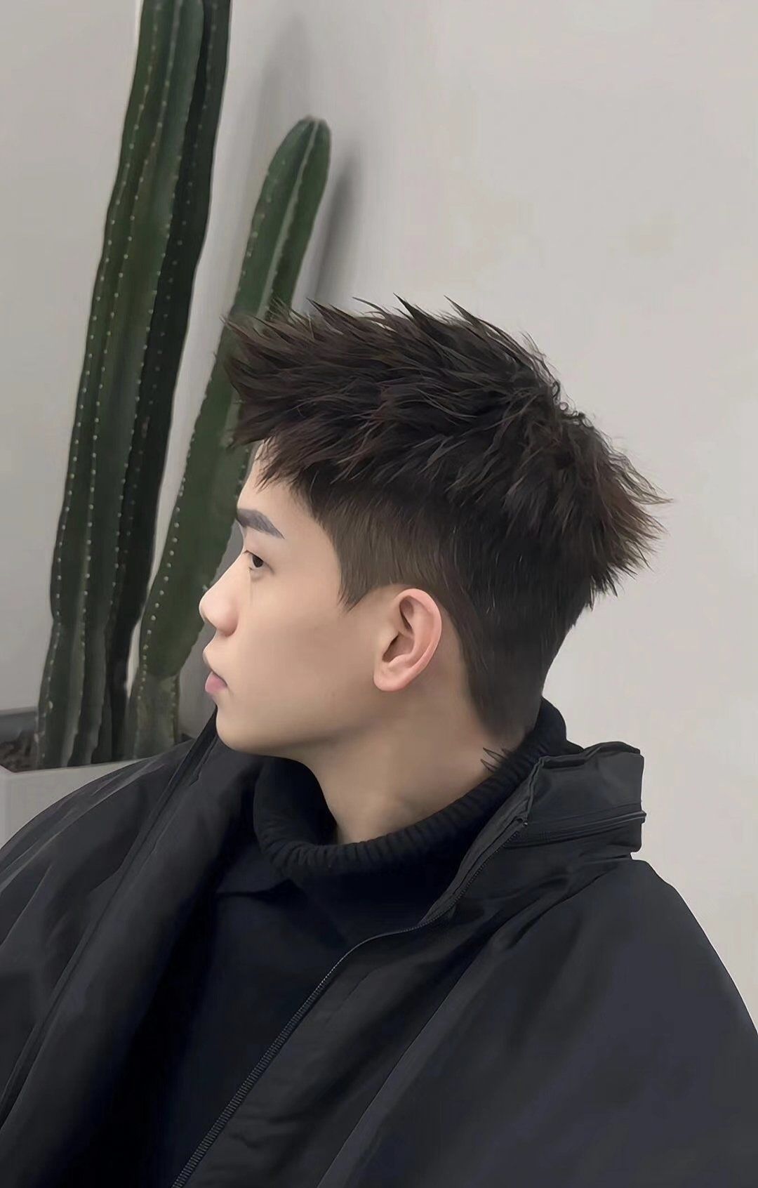 打点干胶喷点定型即可\\n发型前刺发型方脸发型显脸小发型懂你