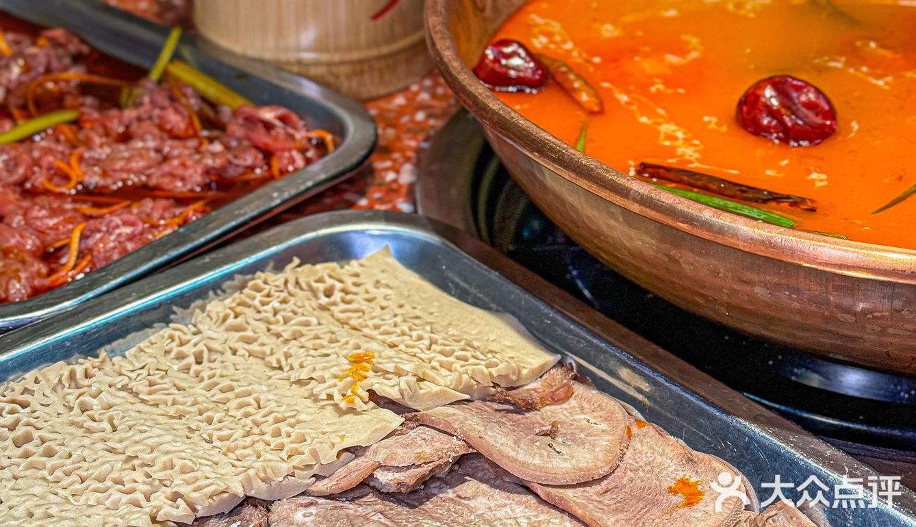 不用去云南也能吃到地道酸汤火锅，忍不住胃口大开！