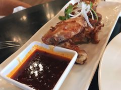 甜辣鸡翅佐以辣蒜汁-WOLFGANG PUCK KITCHEN & BAR(迪士尼小镇店)