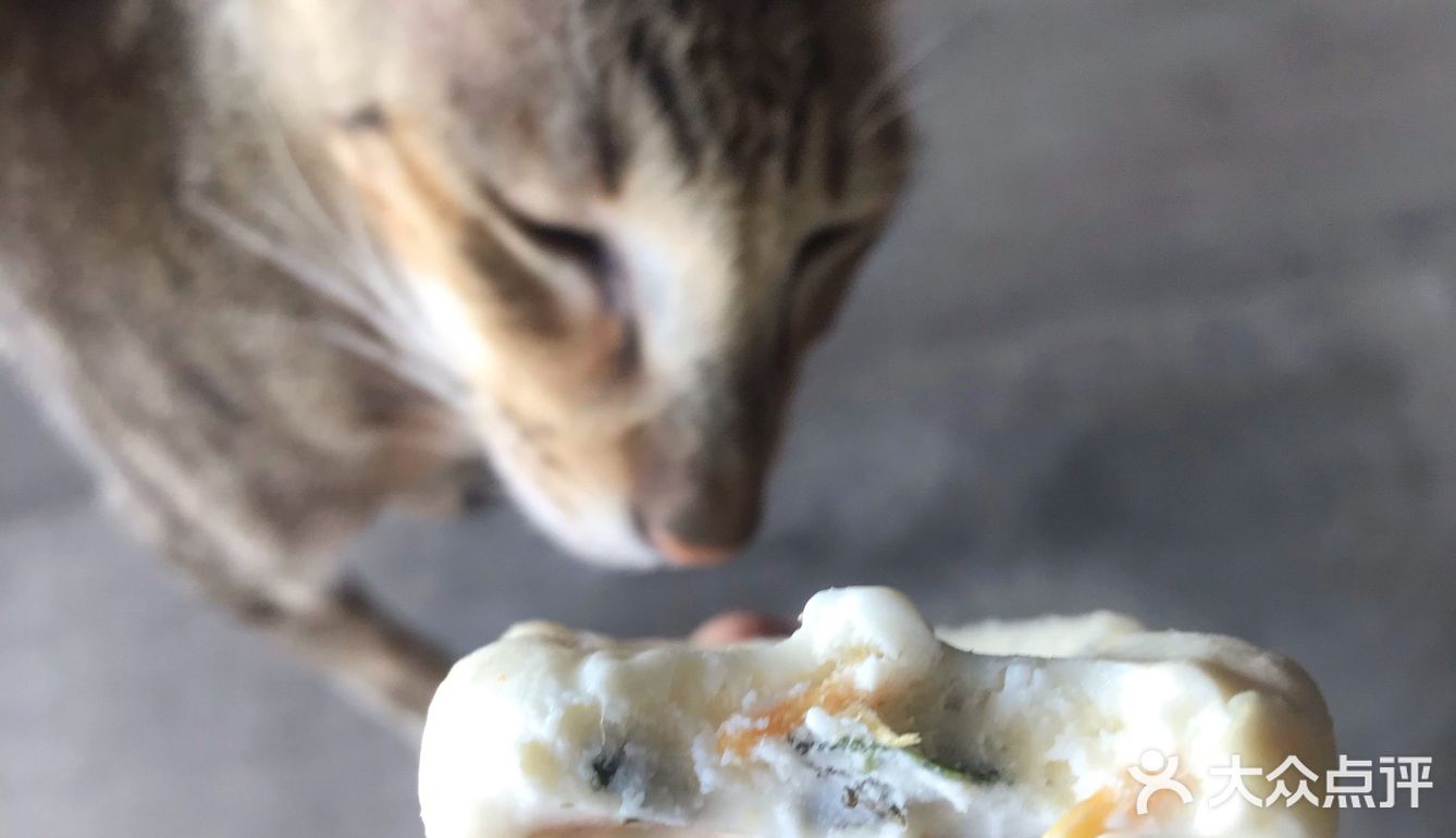 现在冰淇淋口味真是层出不穷，千奇百怪  出于好奇