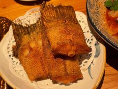 秘制炸鱼尾-阿里家·新疆烤肉酒場 by MIG