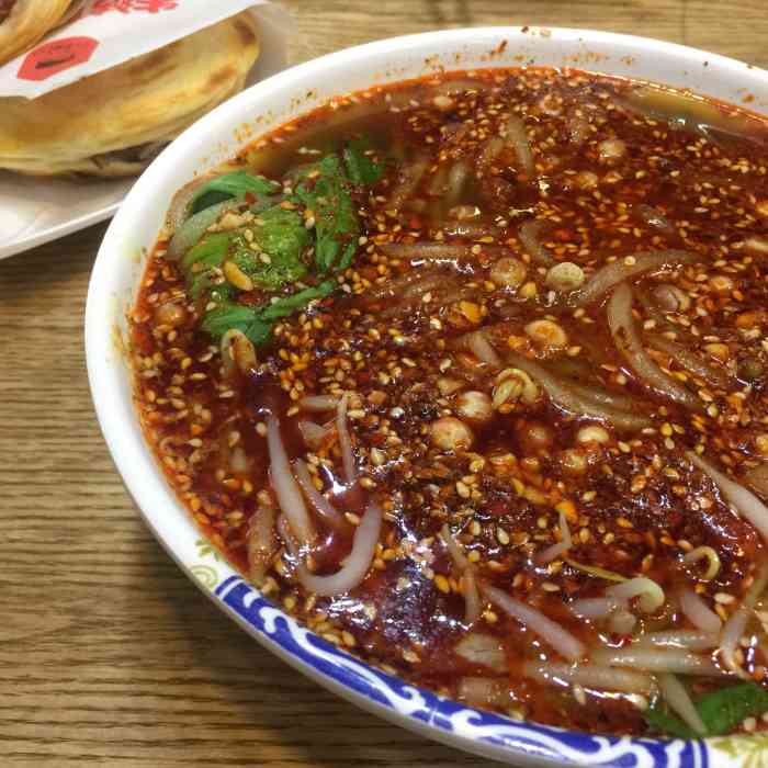 李记面皮(旱西门店)-"由于特别饿,就点了面皮,面皮是正常的薄面.