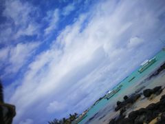 教堂外的海景-红顶教堂