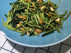 藜蒿炒腊肉-藜蒿腊肉·飘香堂赣菜老酒文化餐厅