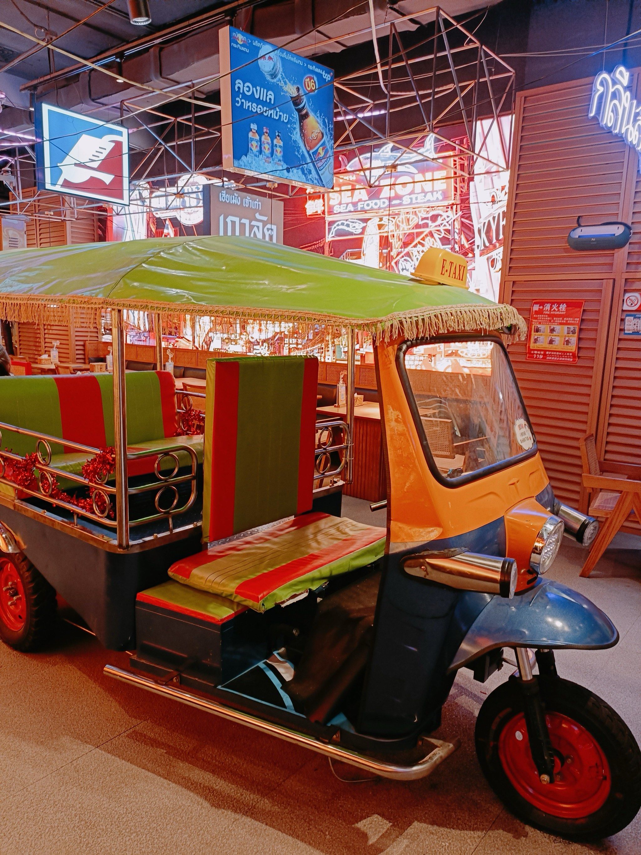 来带你坐泰国嘟嘟车