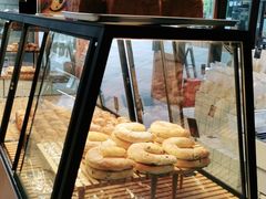 面包甜点陈列柜-Dough&Joe团憩(瑞虹天地月亮湾店)