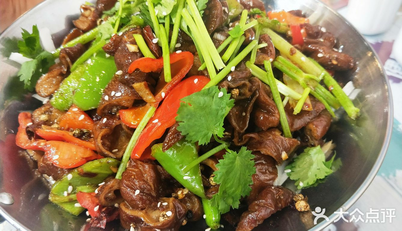 量大、料足、味鲜!打卡网红龙虾牛蛙锅店