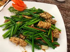 韭菜花炒鱿鱼-强记湛江鸡饭店·二十七年老字号(拱北店)