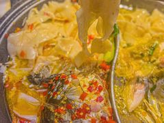 -阿瓦山寨·湘菜现炒·剁椒鱼头王(咸阳总店)
