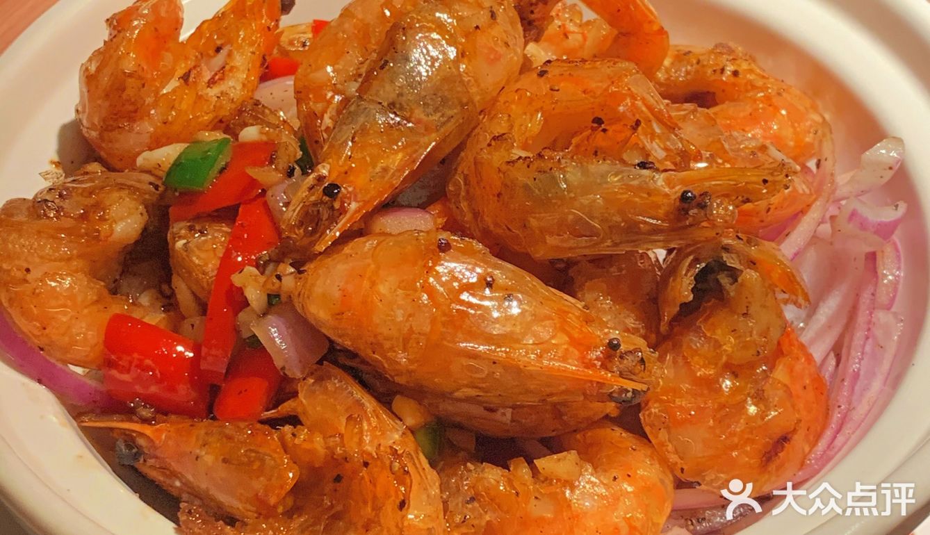 和别家的不一样 他是外面包裹着一圈应该是面粉之类的