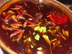 昆明寻甸酸菜牛肉火锅-云边嬢嬢·云南野料现摏火锅