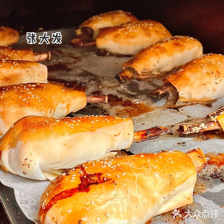 北京最会整活的烤包子‼️烤切糕烤鸡腿包太香了